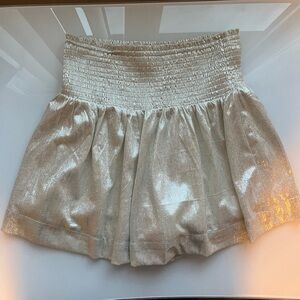 Flowy shortssec size small